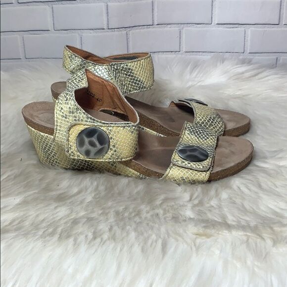 Taos Carousel 2 Tan Snakeskin Wedge Sandal Sz 9.5 - Picture 5 of 7